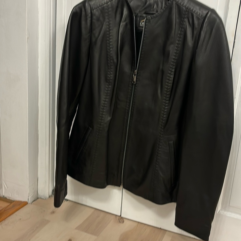 Overland leather jacket classic timeless size medium women’s